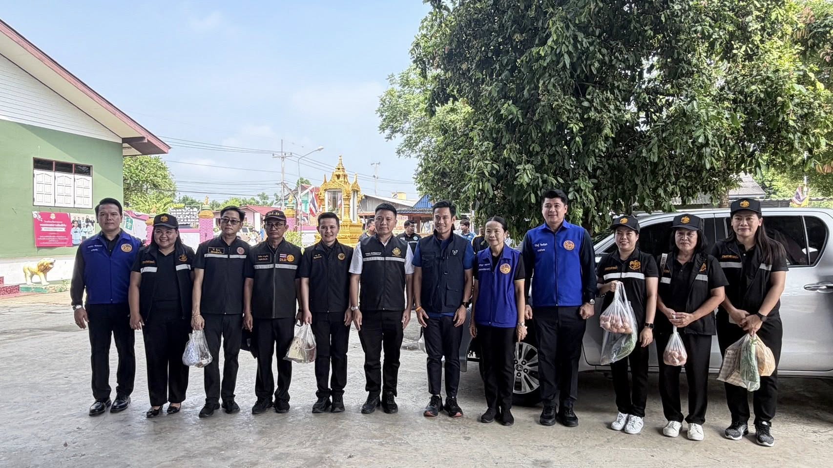 title - ส.ป.ก.อ่างทอง ไทยช่วยไทย ลดภาระ ลดค่าครองชีพ กิจกรรมจำหน่ายสินค้าอุปโภค บริโภค และสินค้าชุมชนคุณภาพดีในราคาประหยัด